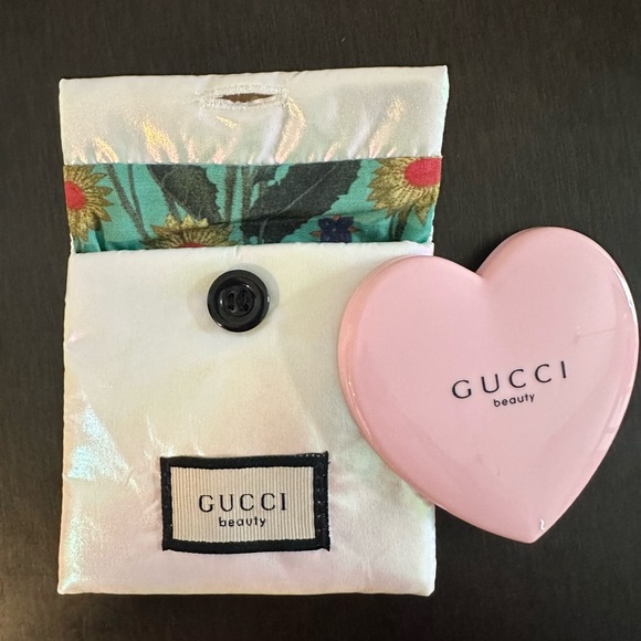 Gucci Beauty Pink Heart Mirror with Button Close Soft Cover - NEW - Picture 1 of 7